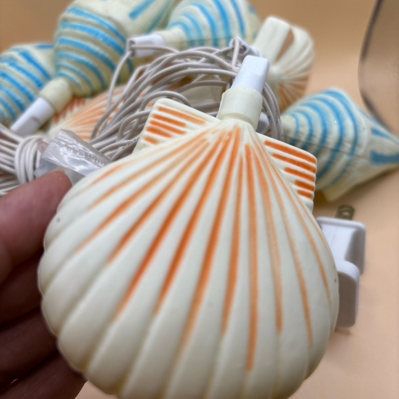 Vintage seashell lights tested and work! I love offers!!!🗿🐚🦪 Cute decor tiki - Picture 6 of 11